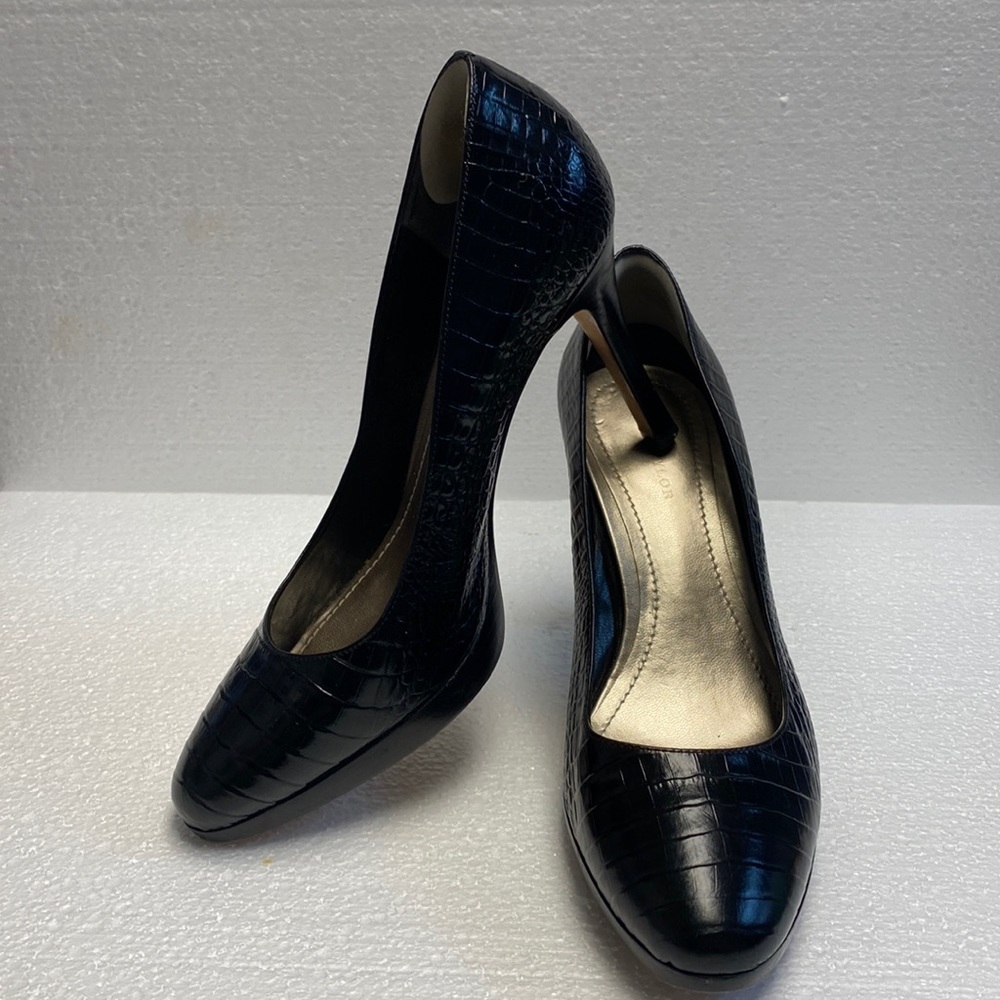 Ann Taylor black pumps